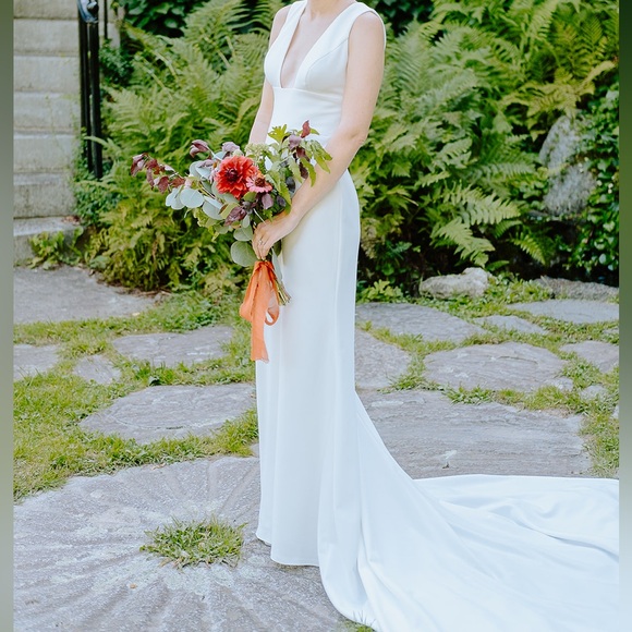 Wtoo by Watters Chloe Sleveless Plunge Crepe Column Wedding Gown - Picture 5 of 7